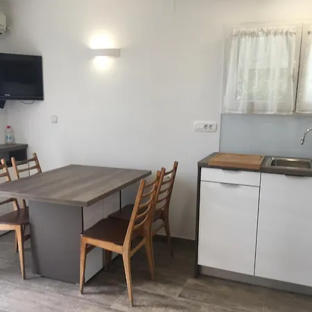 Family-friendly With Swimming Pool Okrug Donji, Ciovo - 8072 Appartamento Donji Okrug (Ciovo)